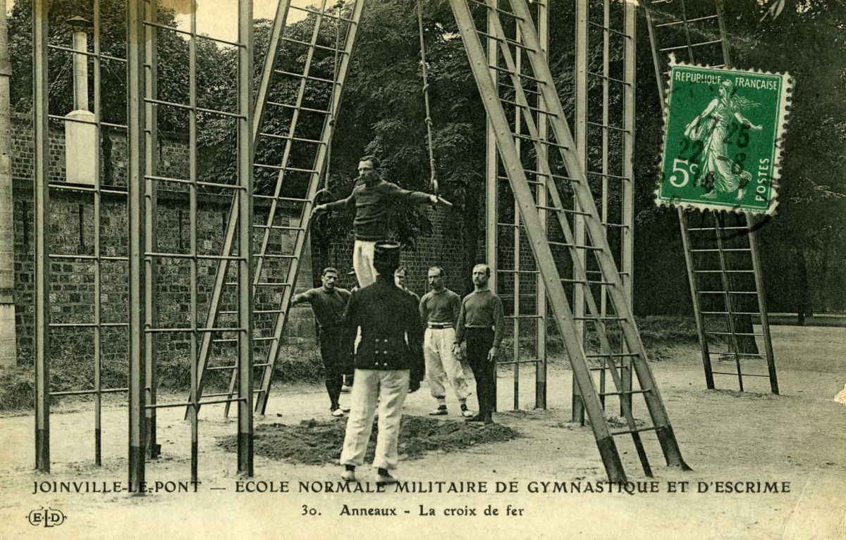 gymnastique de la croix de fer